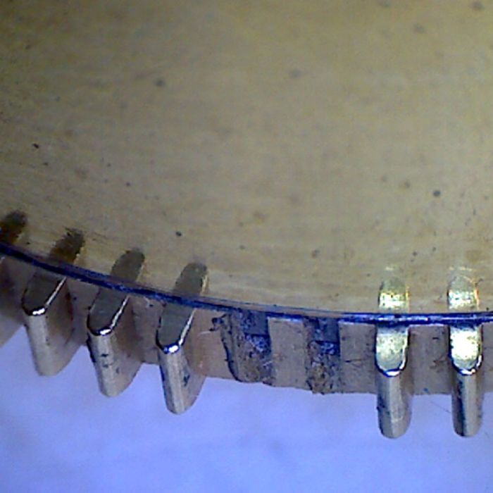 Schaden-Federhaus-Schlagwerk