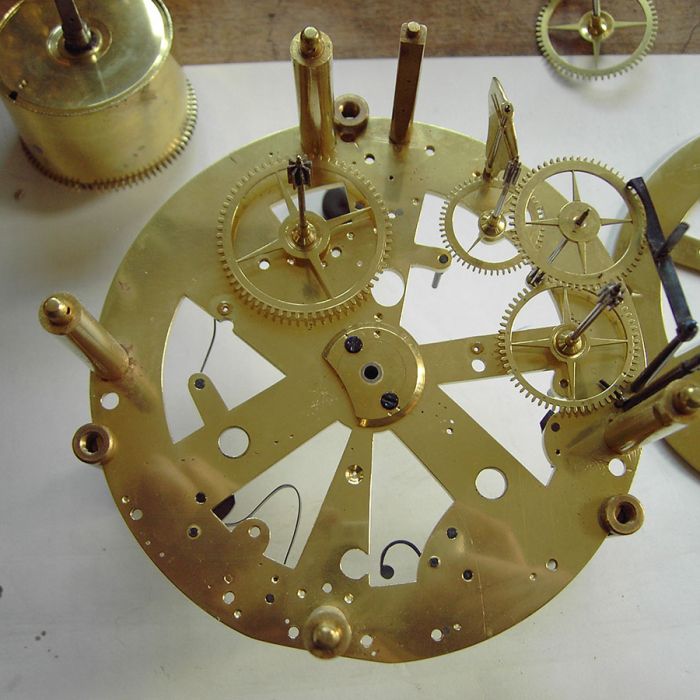 Vordere-Platine-innen-teilmontiert1